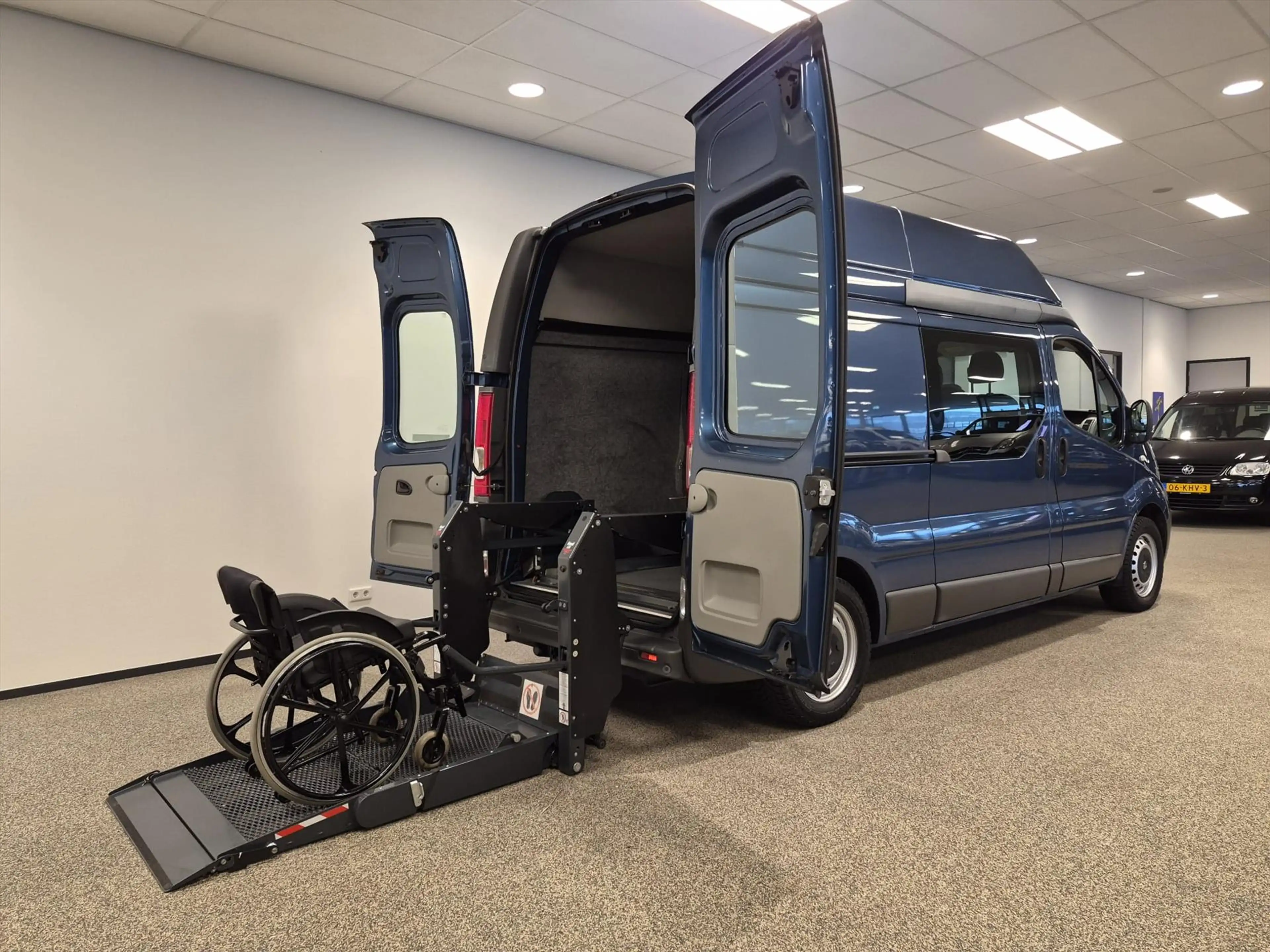 Renault Trafic L1H2 Rolstoelbus (airco) 5+1 — photo 9