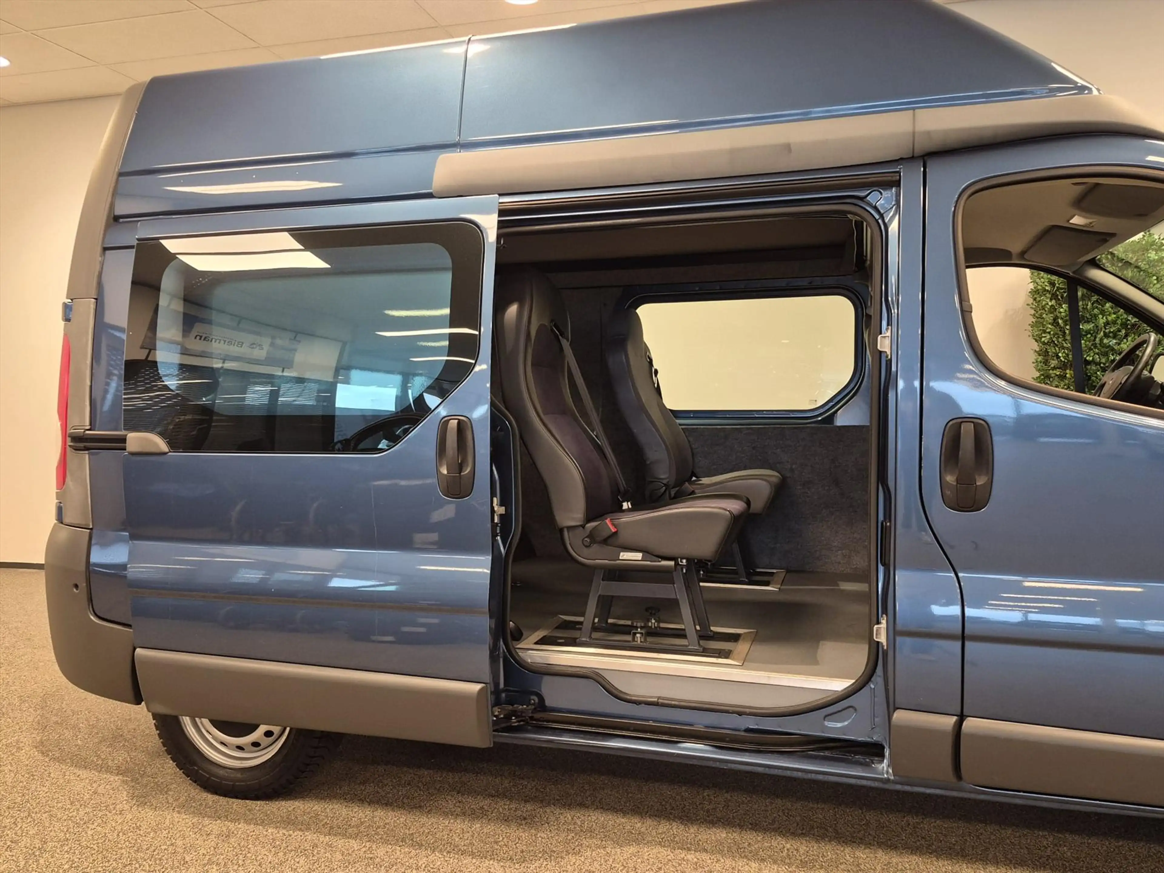 Renault Trafic L1H2 Rolstoelbus (airco) 5+1 — photo 6