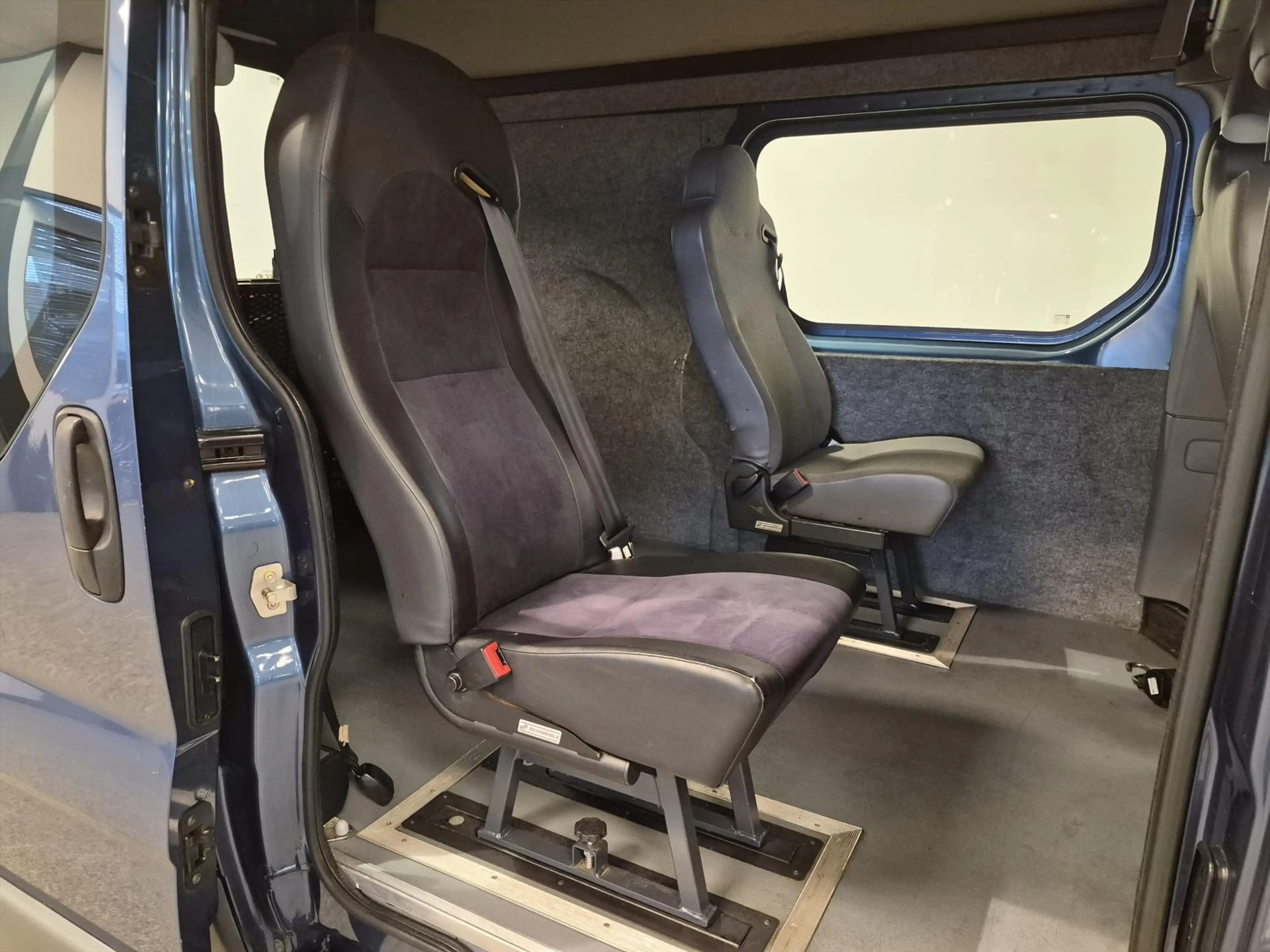 Renault Trafic L1H2 Rolstoelbus (airco) 5+1 — photo 14