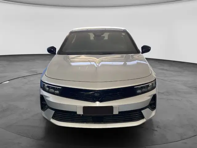 Opel Astra view 2