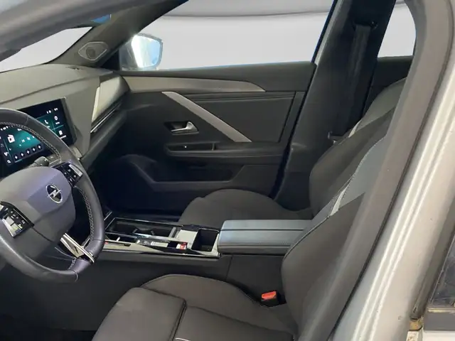Opel Astra view 7