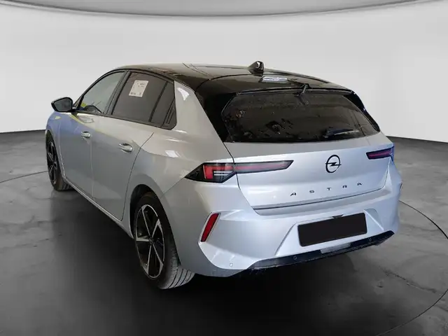 Opel Astra view 3