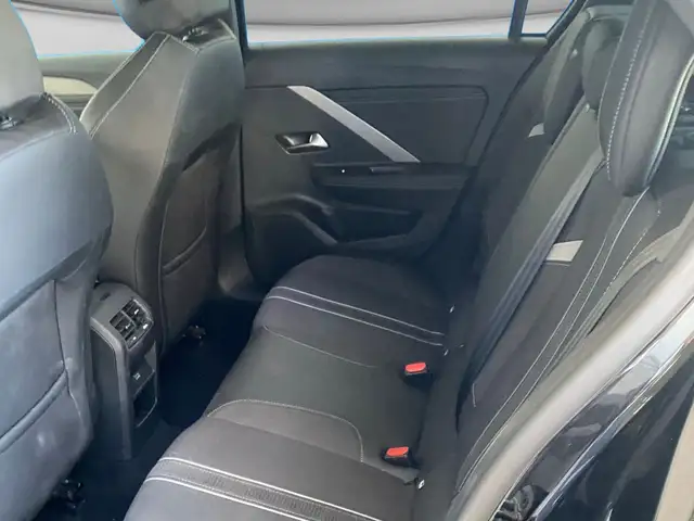 Opel Astra view 6