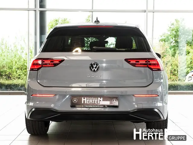 Volkswagen Golf view 4