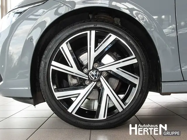 Volkswagen Golf view 5