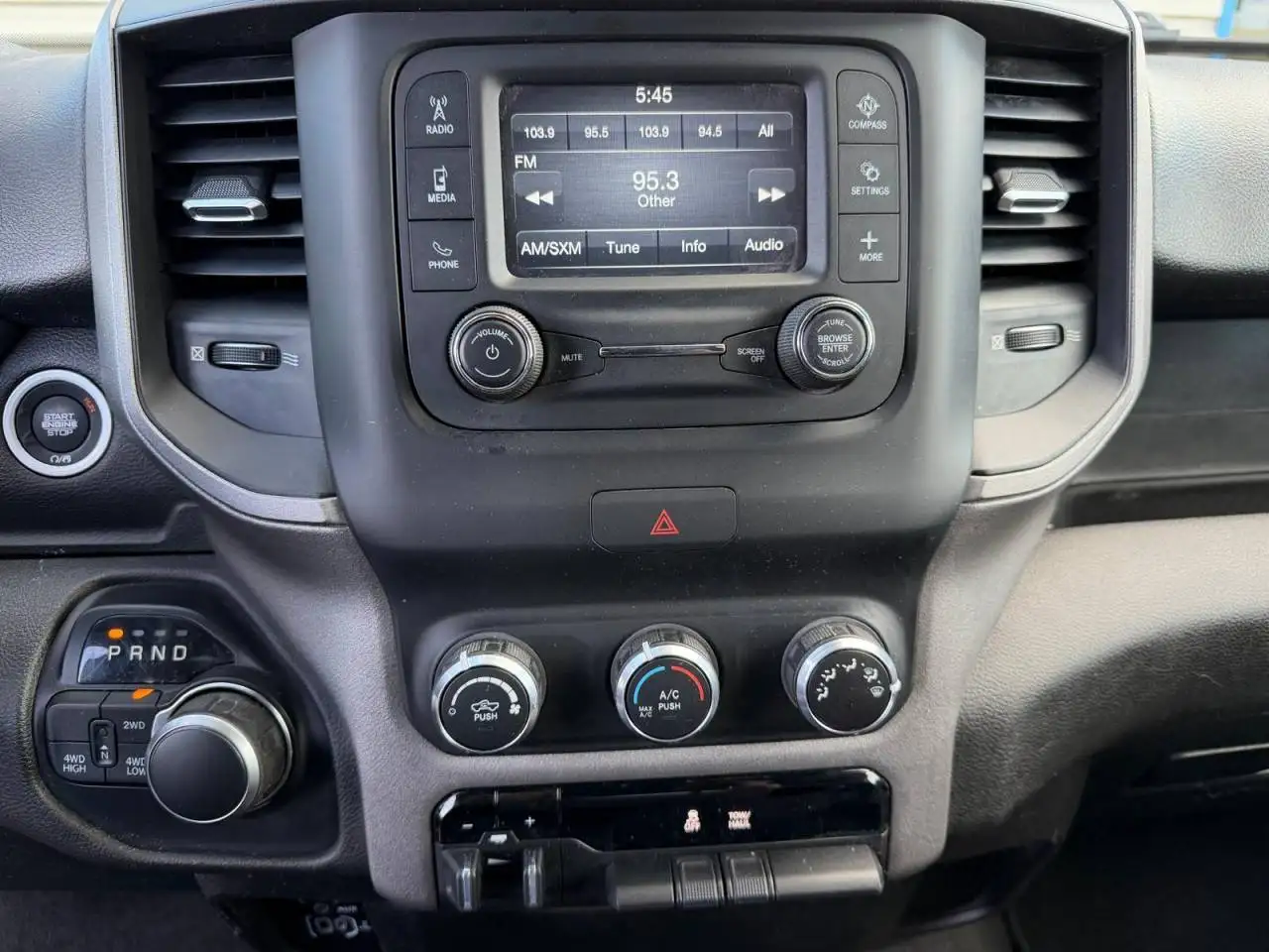 RAM 1500 снимка RAM 1500