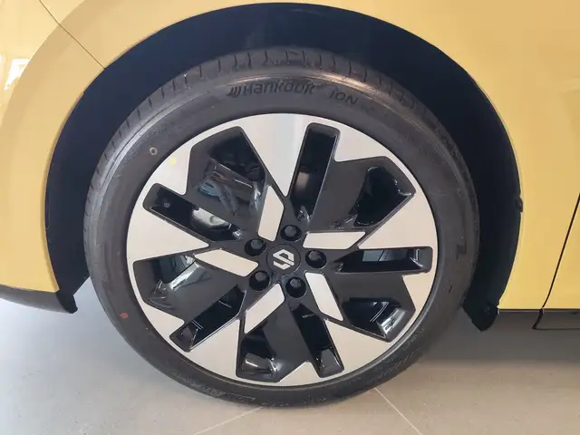 Leapmotor B05 view 5