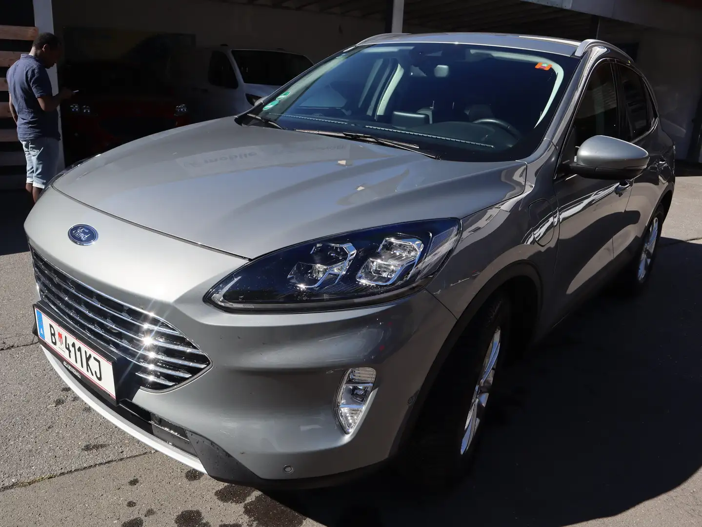Ford Kuga Plug-In Hybrid Titanium X Silber - 2
