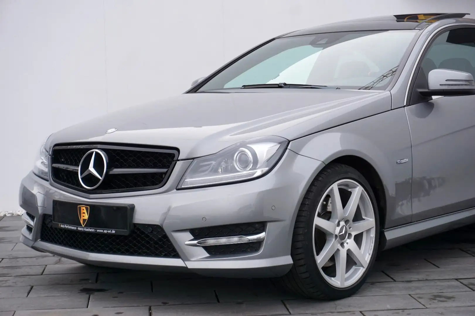 Mercedes-Benz C 350 BE Coupé Aut.3xAMG-Line~PANO~Xenon~AHK~BRD Grau - 2