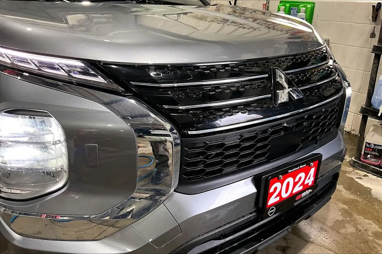 Mitsubishi Outlander снимка Mitsubishi Outlander