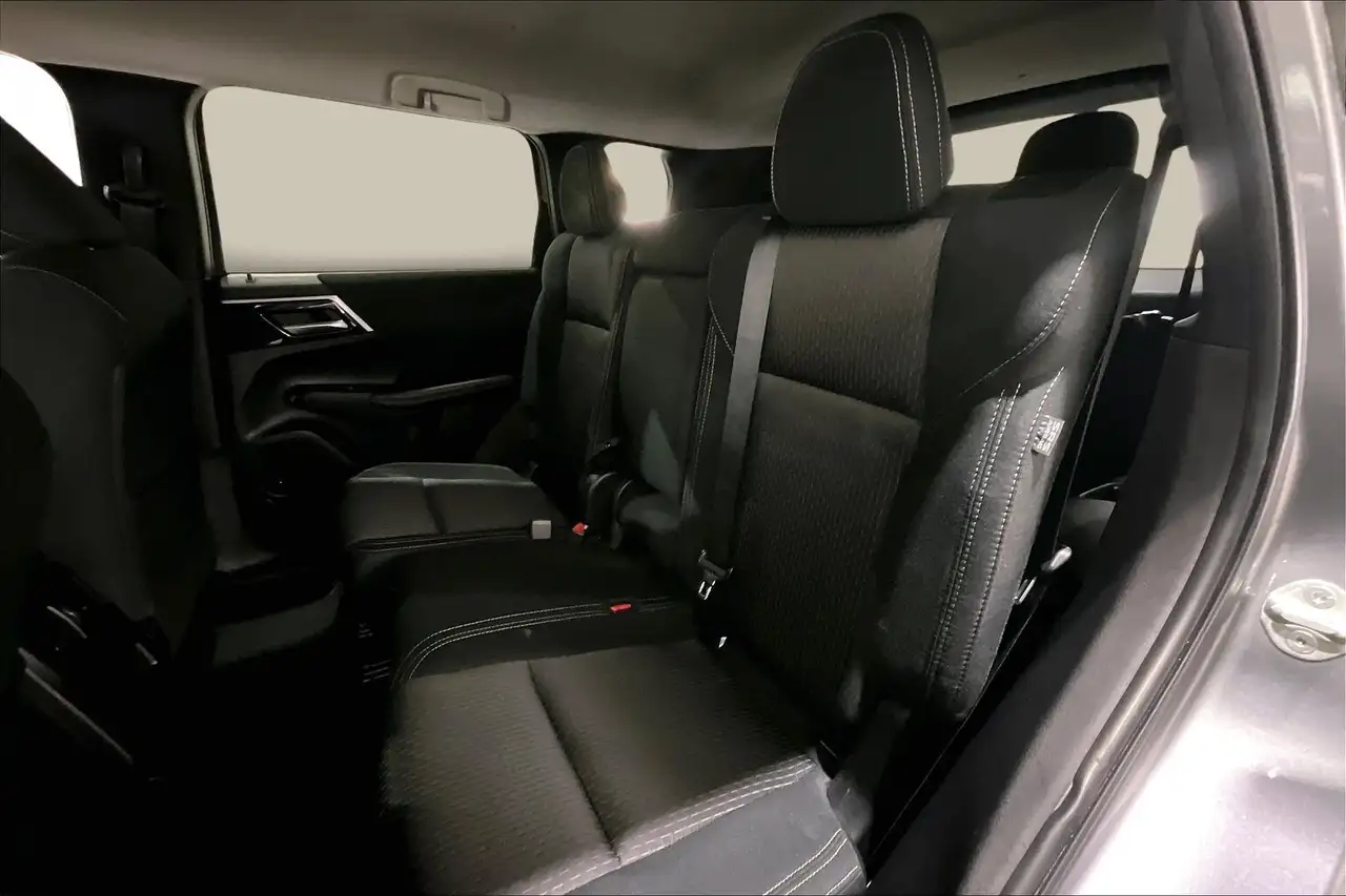 Mitsubishi Outlander снимка Mitsubishi Outlander