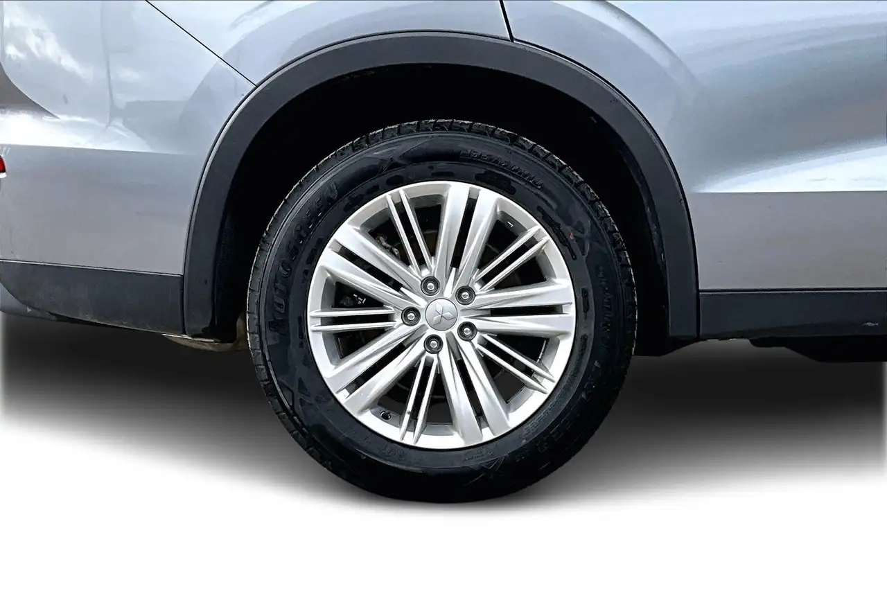 Mitsubishi Outlander снимка Mitsubishi Outlander