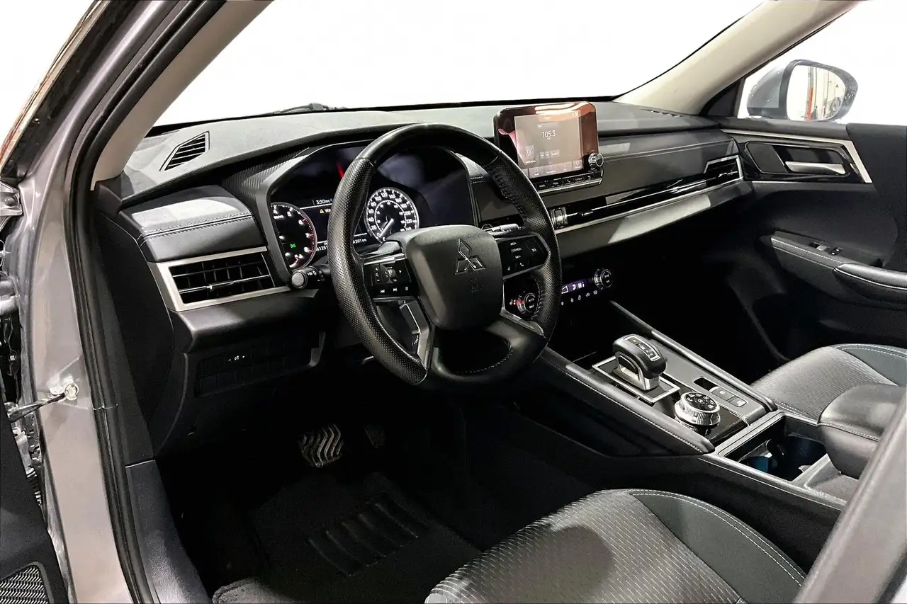 Mitsubishi Outlander снимка Mitsubishi Outlander