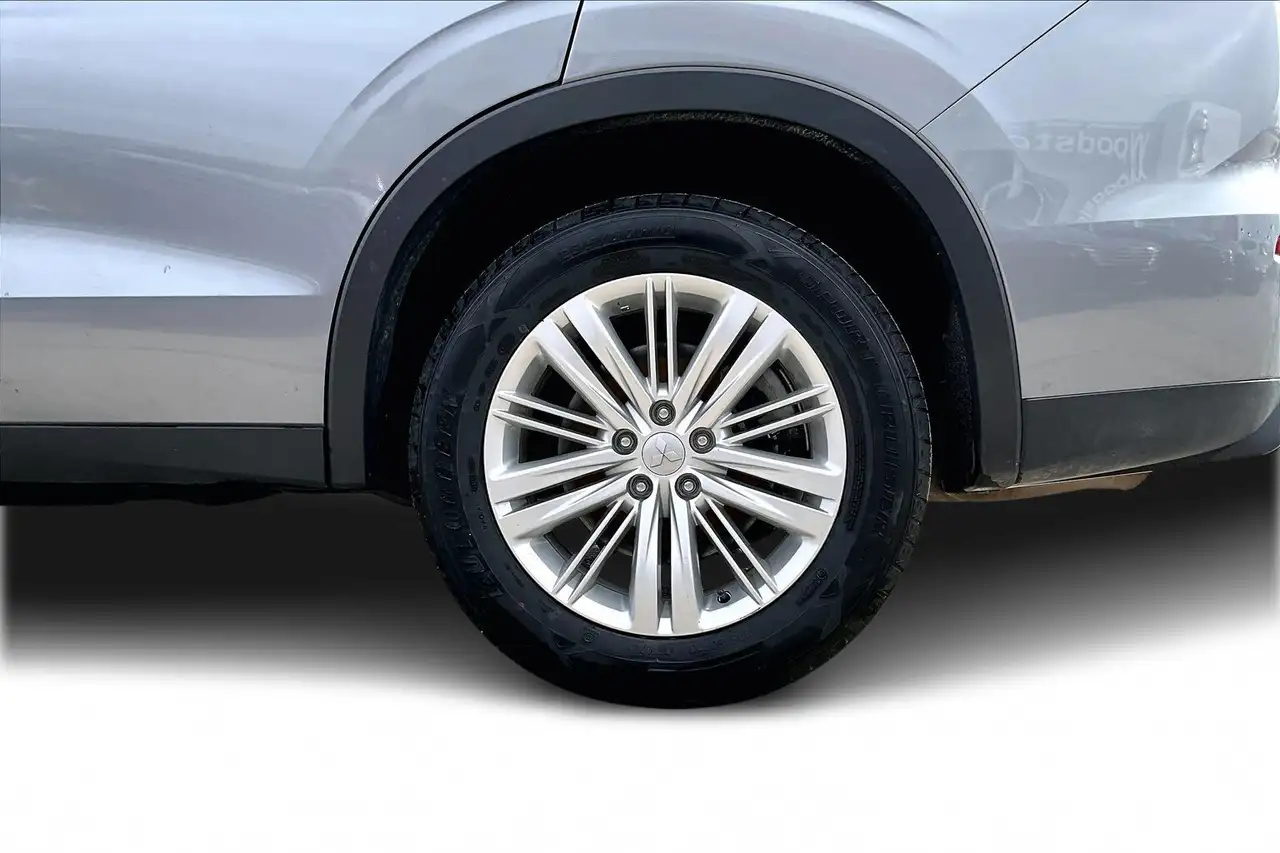 Mitsubishi Outlander снимка Mitsubishi Outlander