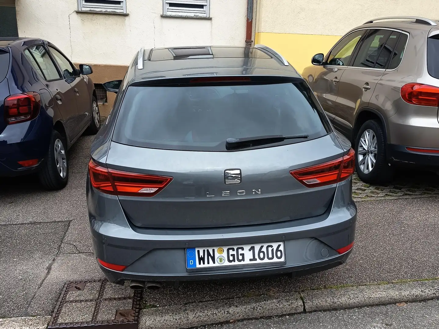SEAT Leon Leon ST 1.8 TSI Start Grau - 2