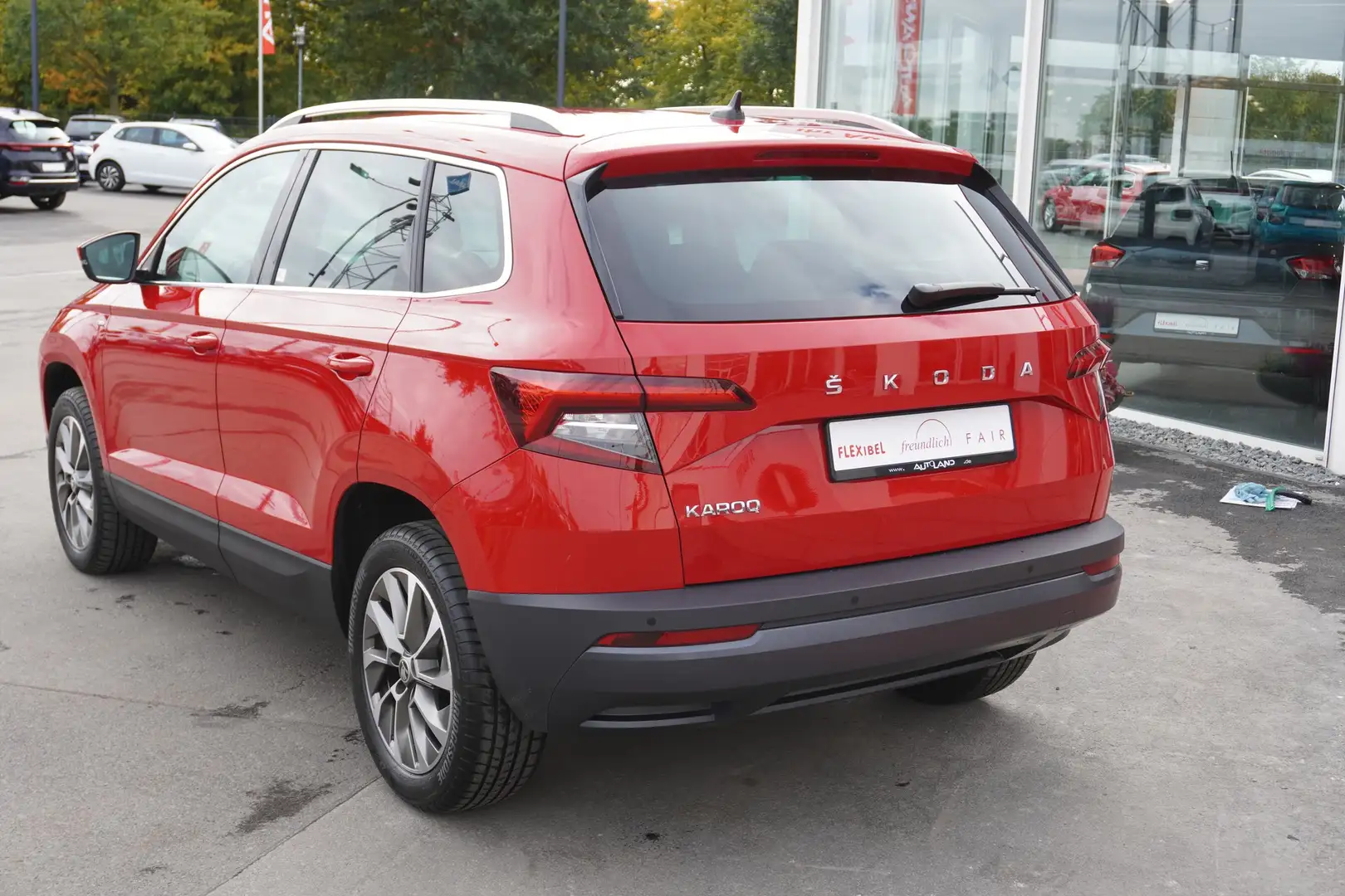Skoda Karoq 1.5 TSI DSG Clever LED ACC Navi SmartLink Rojo - 2