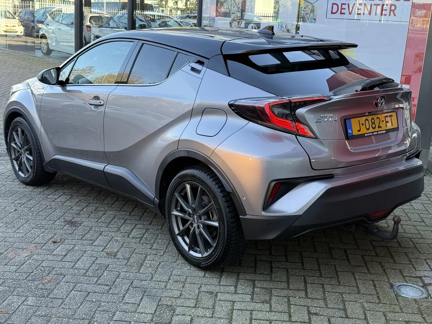 Toyota C-HR 1.8 Hybrid Premium NL-AUTO LM TREKHAAK PRK SNSR CA Grau - 2