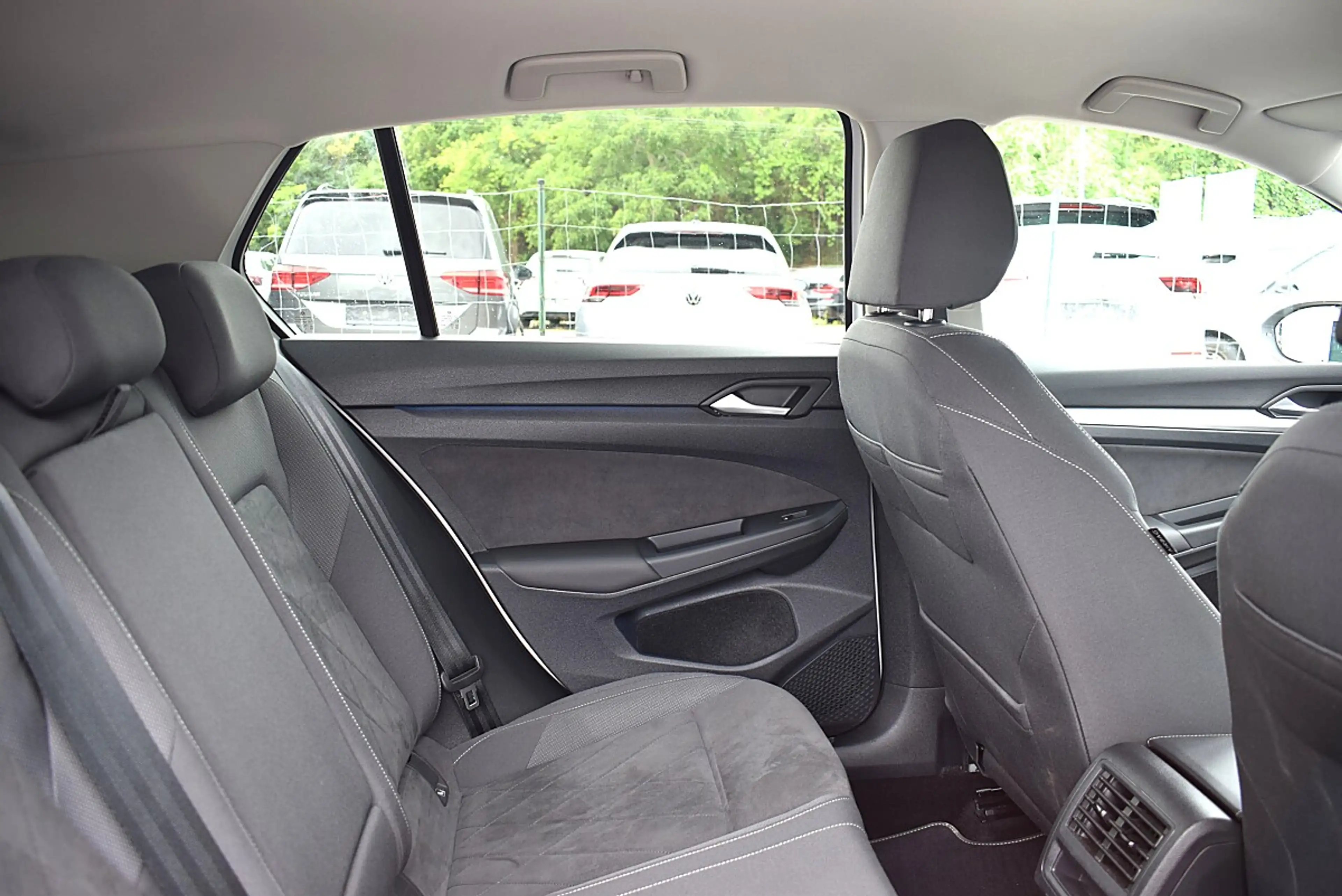 Volkswagen Golf 2,0 TDI Life DSG — photo 11