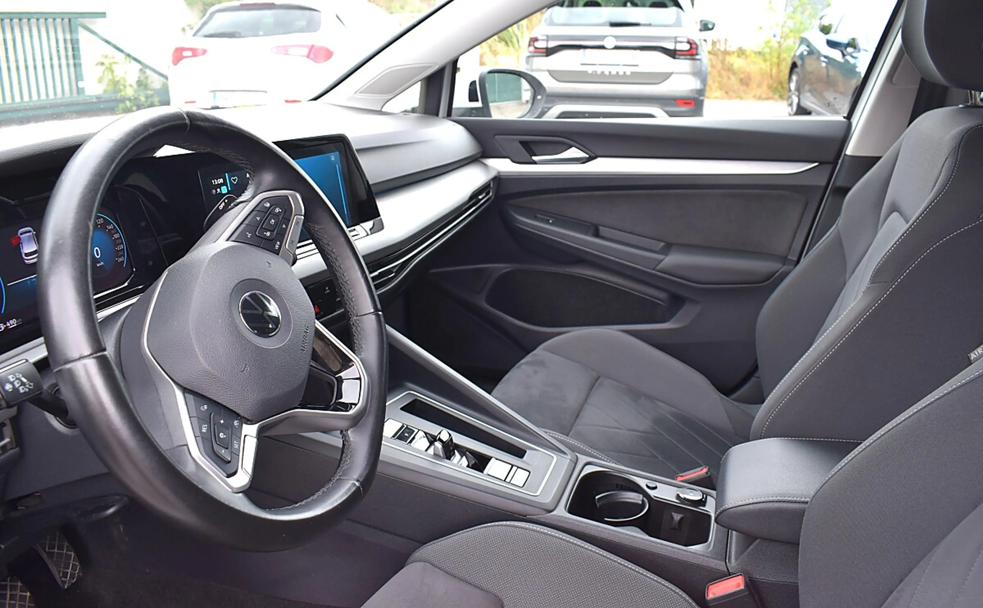 Volkswagen Golf 2,0 TDI Life DSG — photo 9