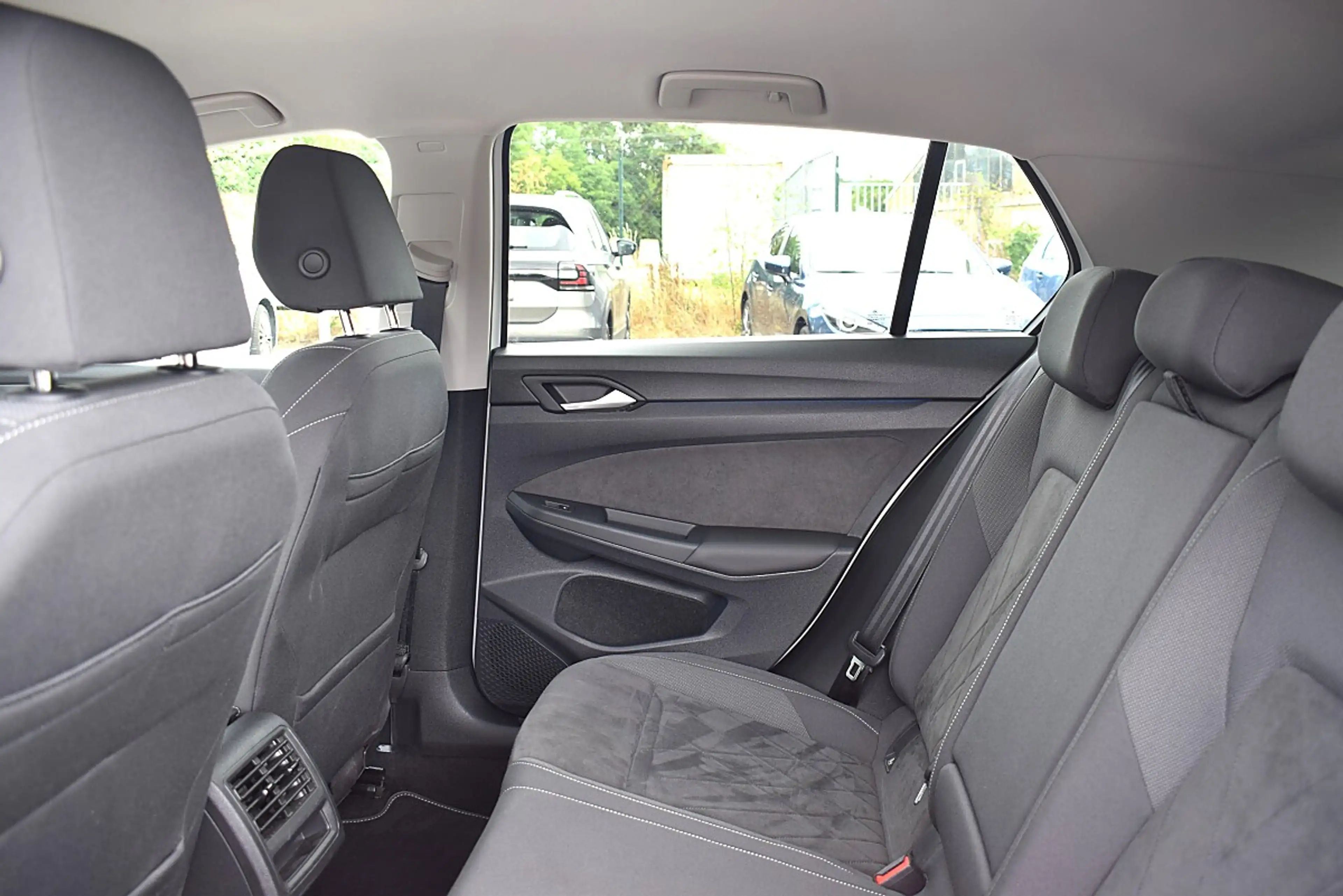 Volkswagen Golf 2,0 TDI Life DSG — photo 10