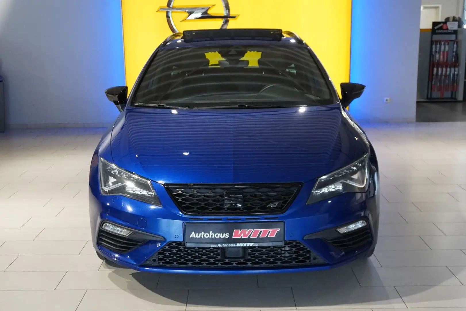 SEAT Leon ST Cupra 300 4Drive °Beats°ACC°Pano°Navi° Blauw - 2