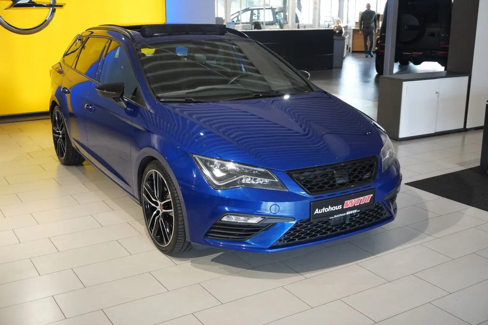SEAT Leon ST Cupra 300 4Drive °Beats°ACC°Pano°Navi° Blauw - 1