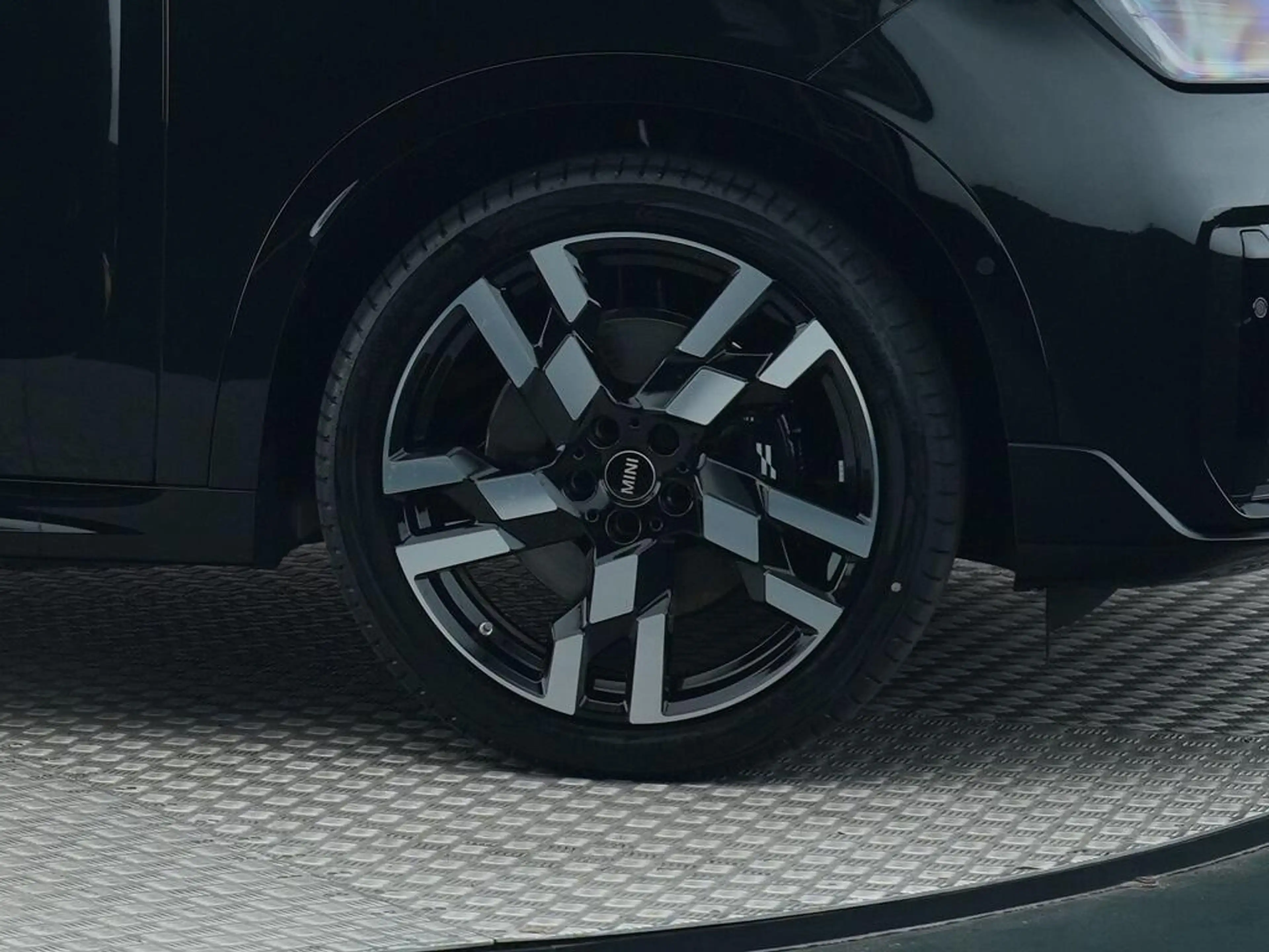 MINI John Cooper Works Countryman SE ALL4 XL 66.5 kWh — photo 15