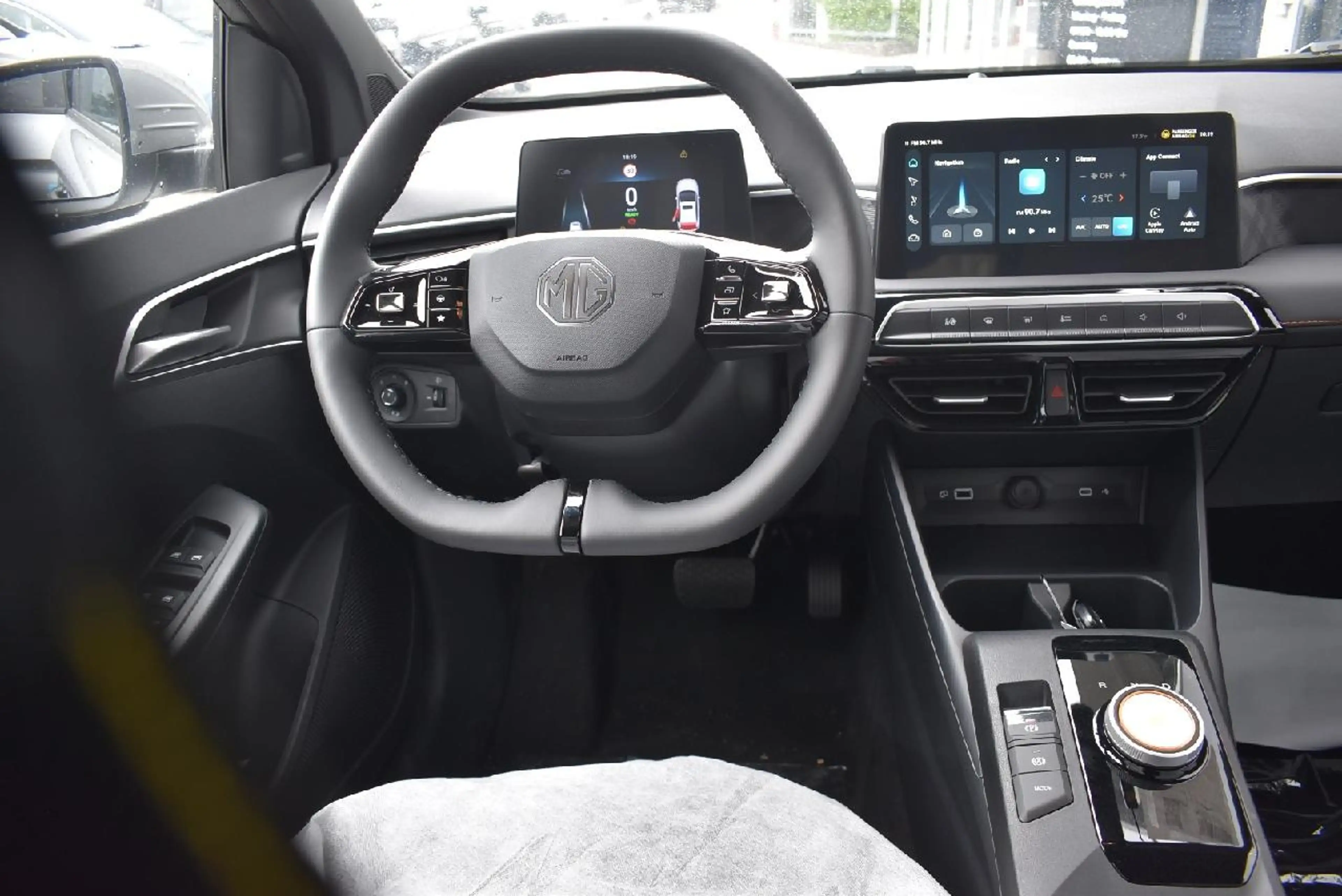 MG MG3 1.5 Hybrid+ 143kW Luxury — photo 10