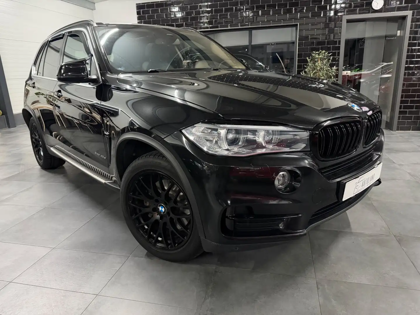 BMW X5 xDrive 40 d Schwarz - 1