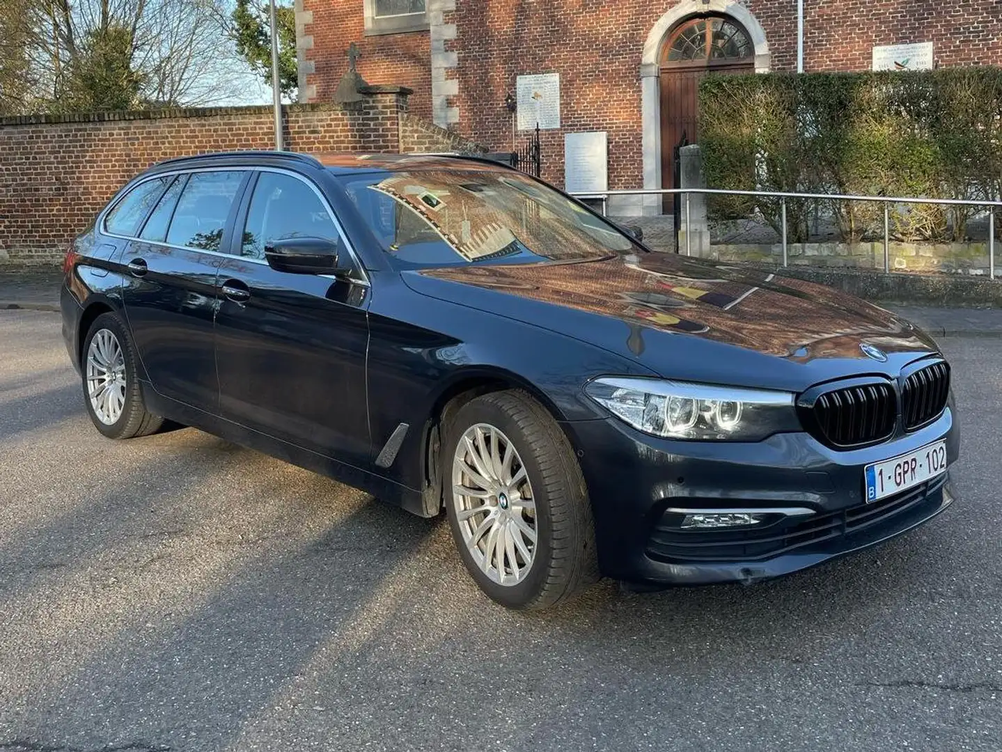 BMW 520 520d Touring Aut. Luxury Line Zwart - 2