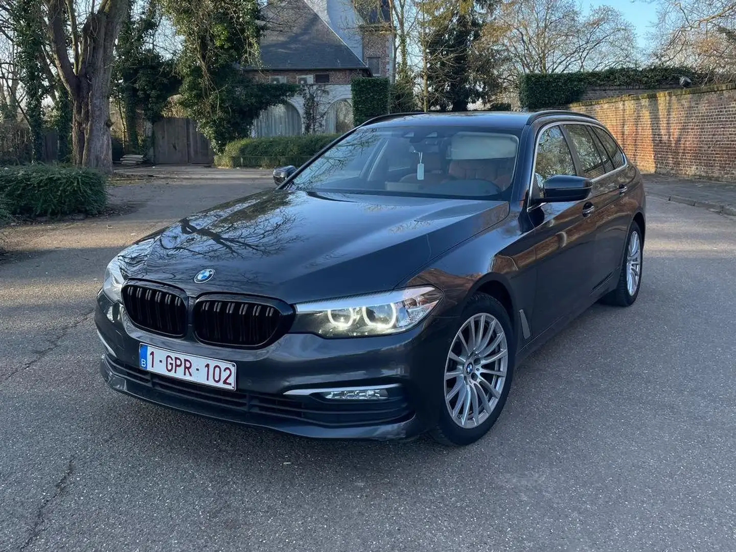 BMW 520 520d Touring Aut. Luxury Line Zwart - 1