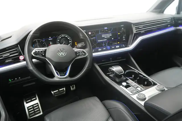 Volkswagen Touareg view 13
