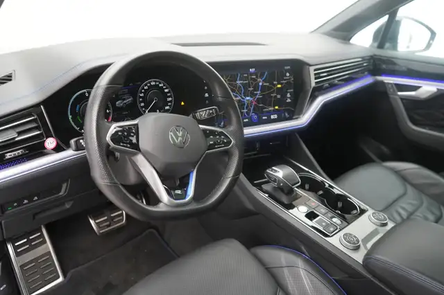 Volkswagen Touareg view 12