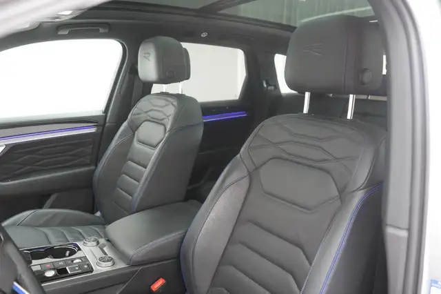 Volkswagen Touareg view 10