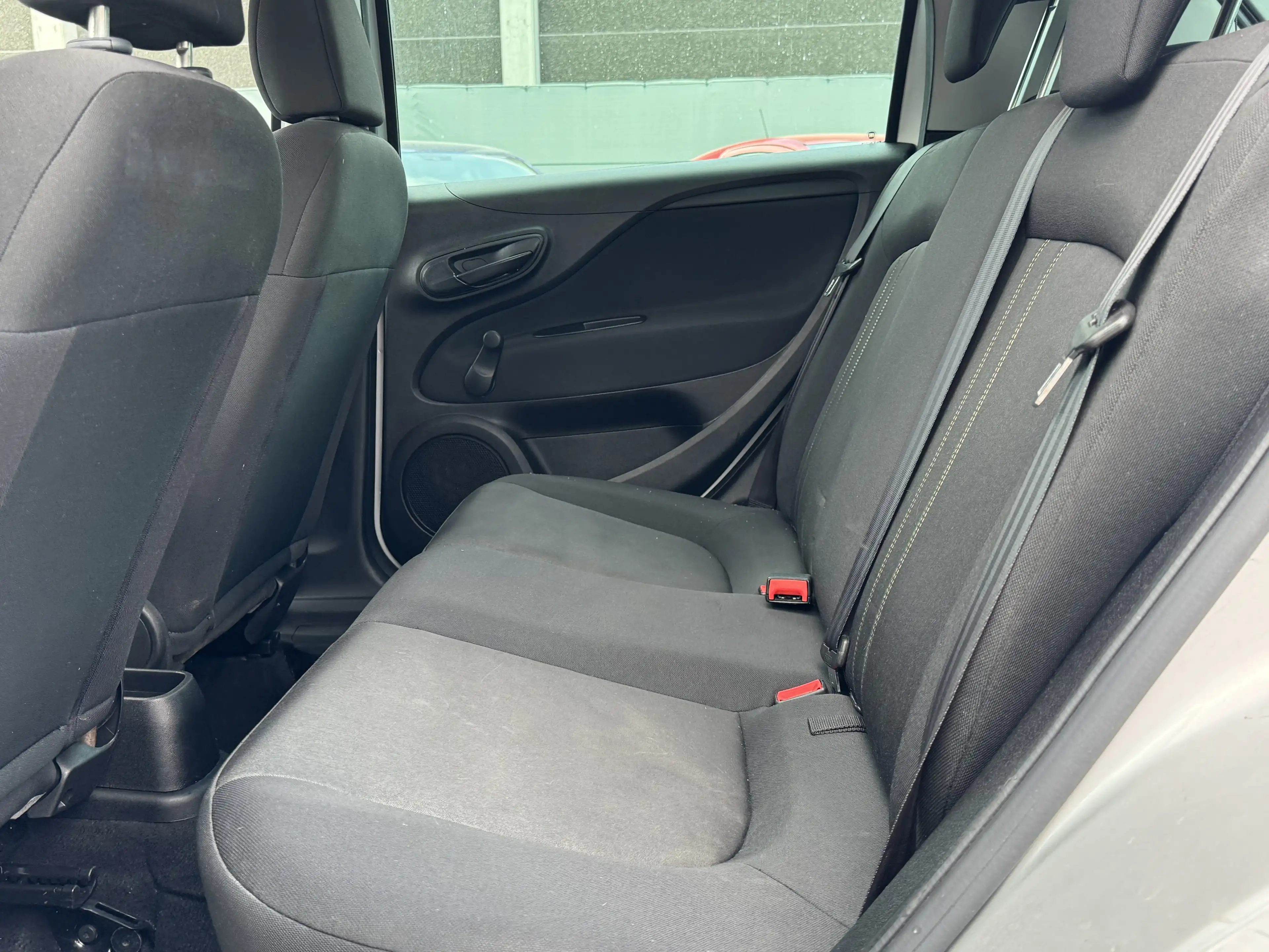Fiat Punto 1.2i Lounge*CLIM*NAVI*CAR PLAY*EURO6B*GARANTIE — photo 9