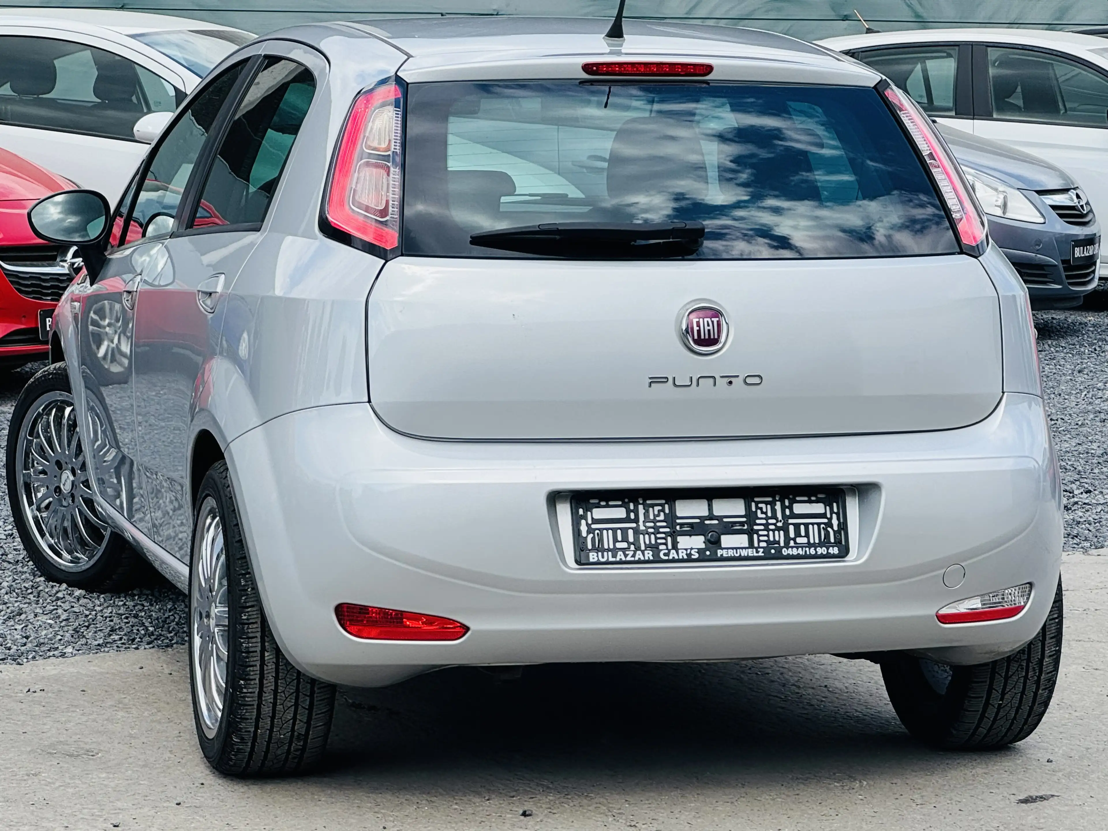 Fiat Punto 1.2i Lounge*CLIM*NAVI*CAR PLAY*EURO6B*GARANTIE — photo 4