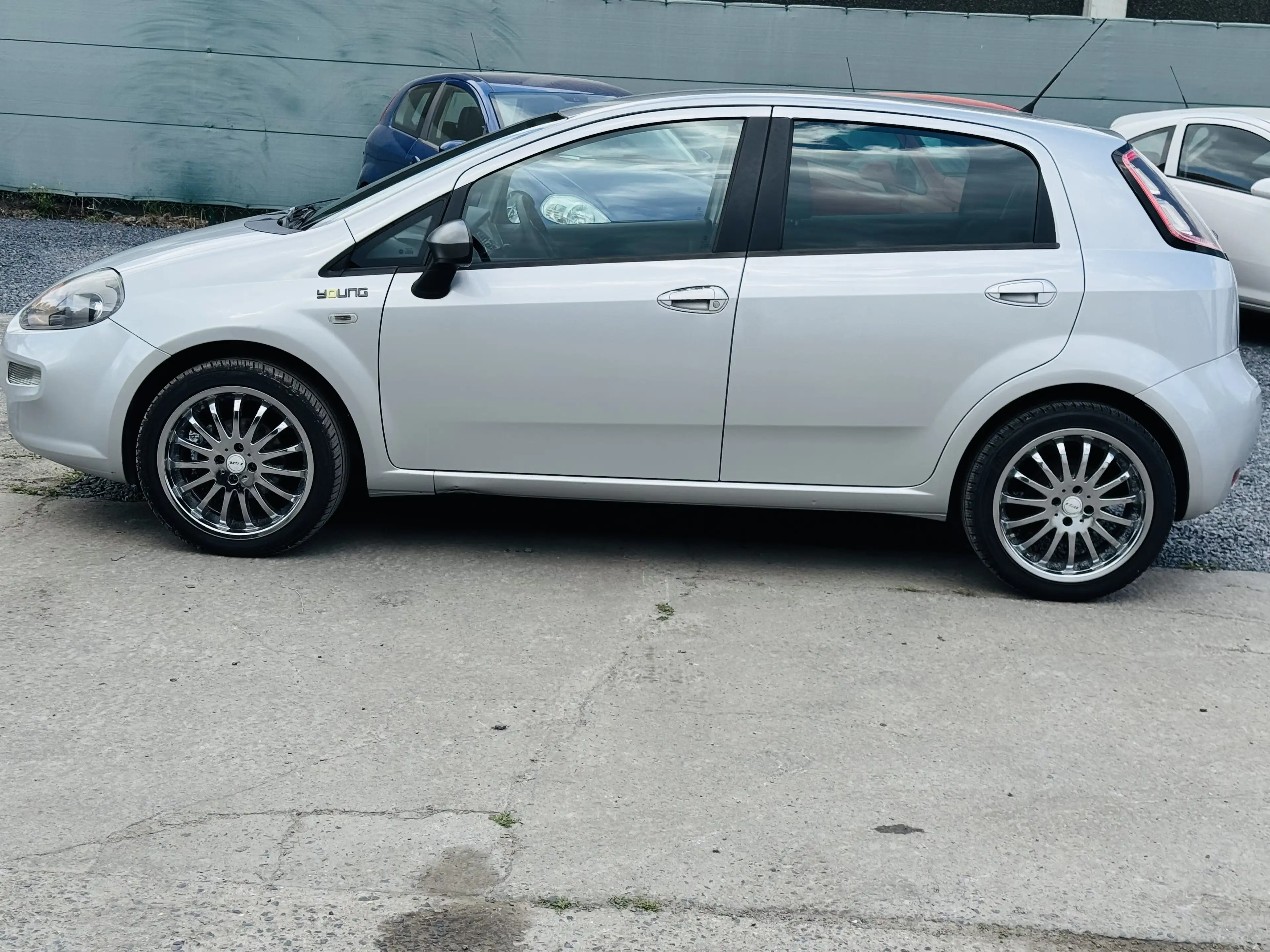 Fiat Punto 1.2i Lounge*CLIM*NAVI*CAR PLAY*EURO6B*GARANTIE — photo 7