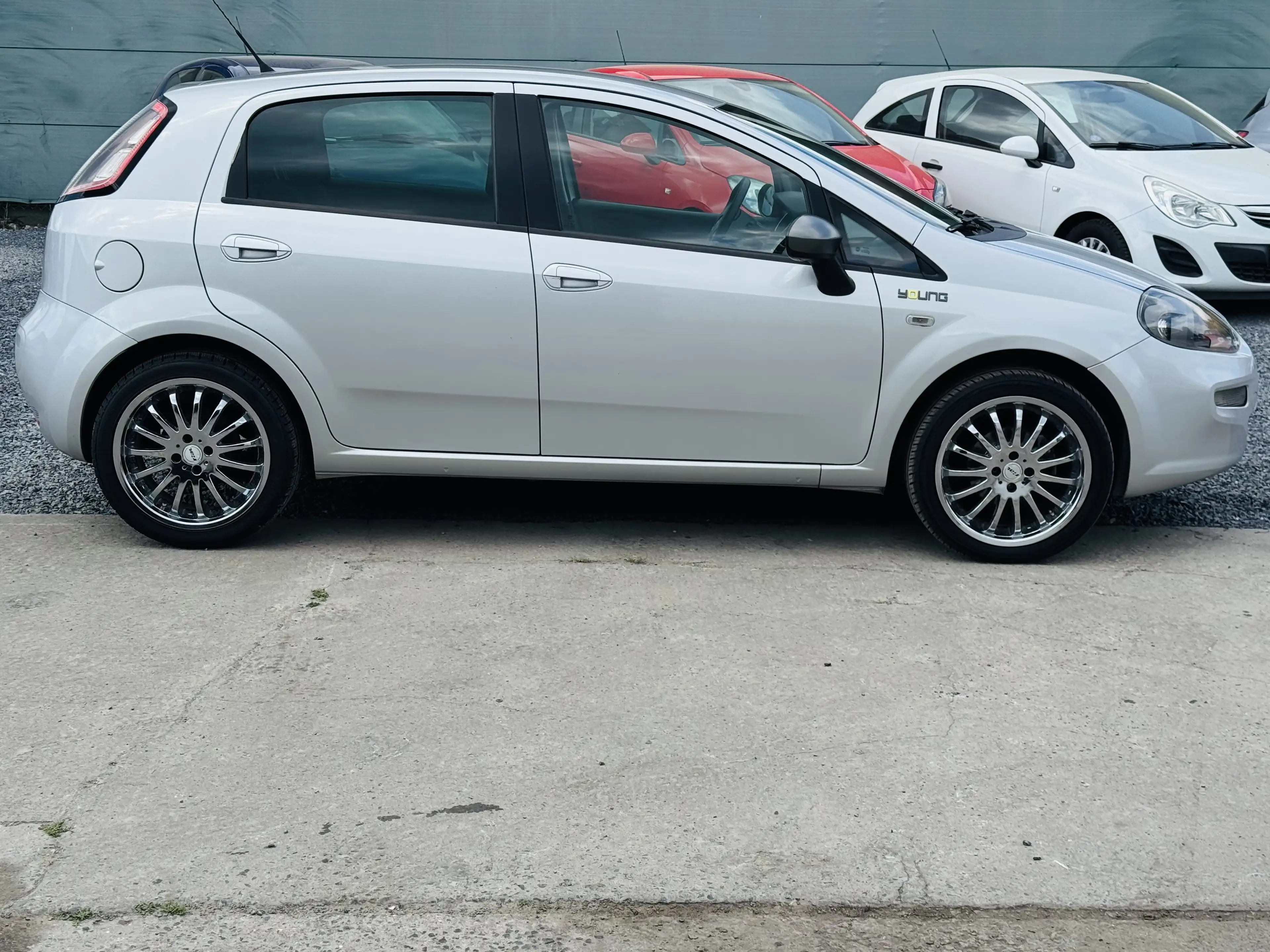 Fiat Punto 1.2i Lounge*CLIM*NAVI*CAR PLAY*EURO6B*GARANTIE — photo 8