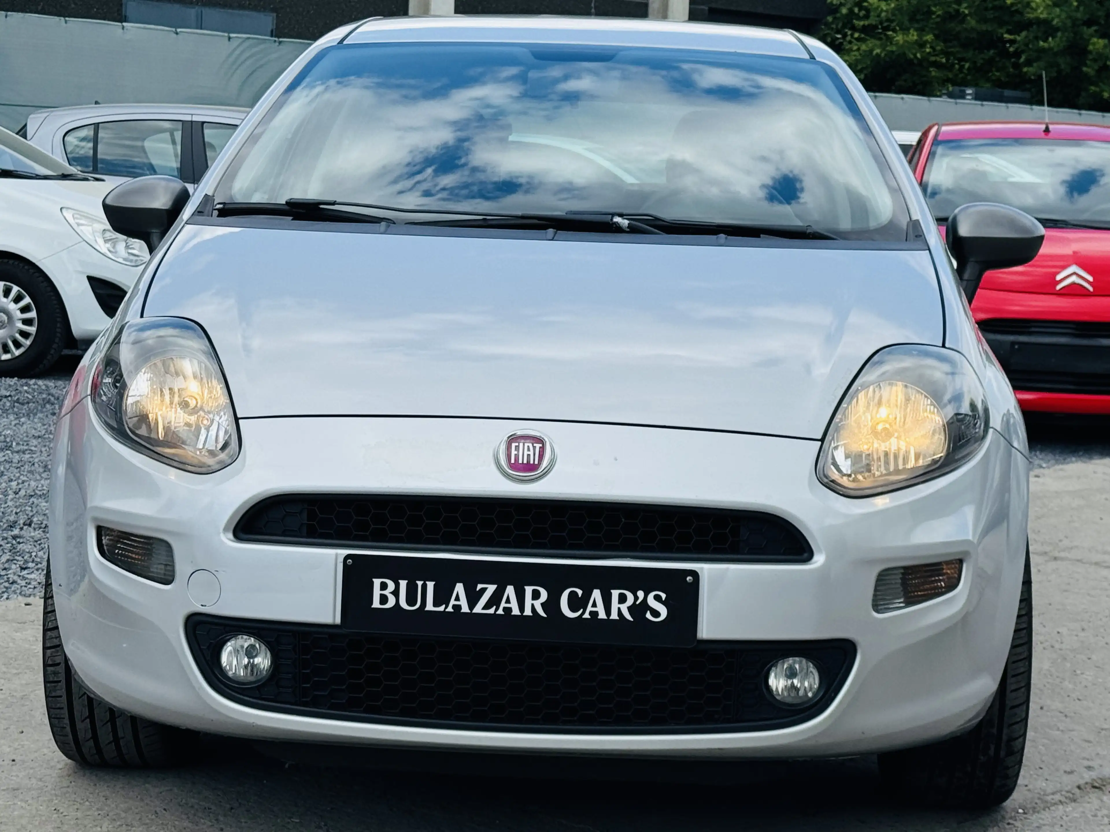 Fiat Punto 1.2i Lounge*CLIM*NAVI*CAR PLAY*EURO6B*GARANTIE — photo 2