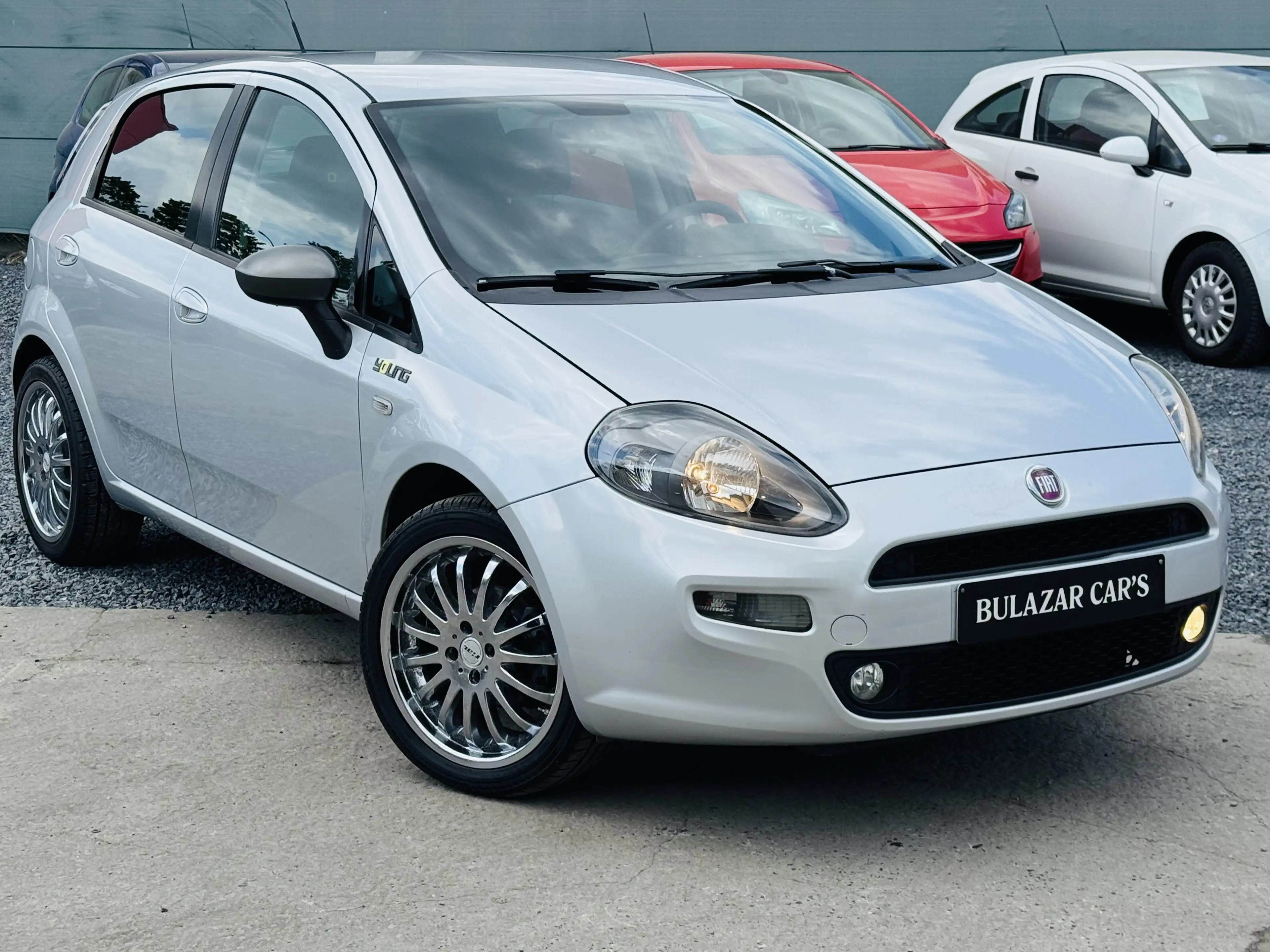 Fiat Punto 1.2i Lounge*CLIM*NAVI*CAR PLAY*EURO6B*GARANTIE — photo 3