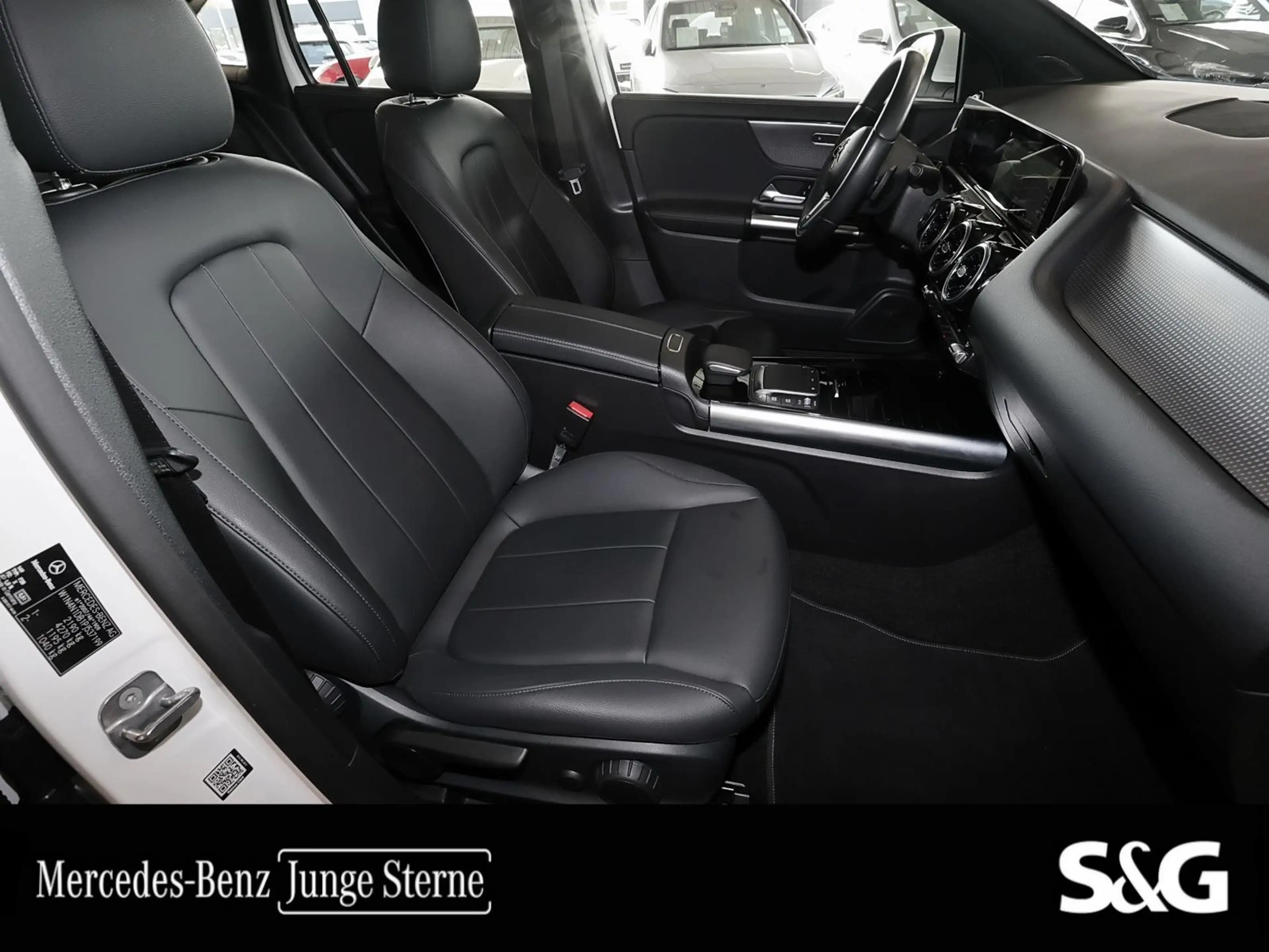 Mercedes-Benz GLA 200 d 4M Progressive Pano+MBUX+LED — photo 5