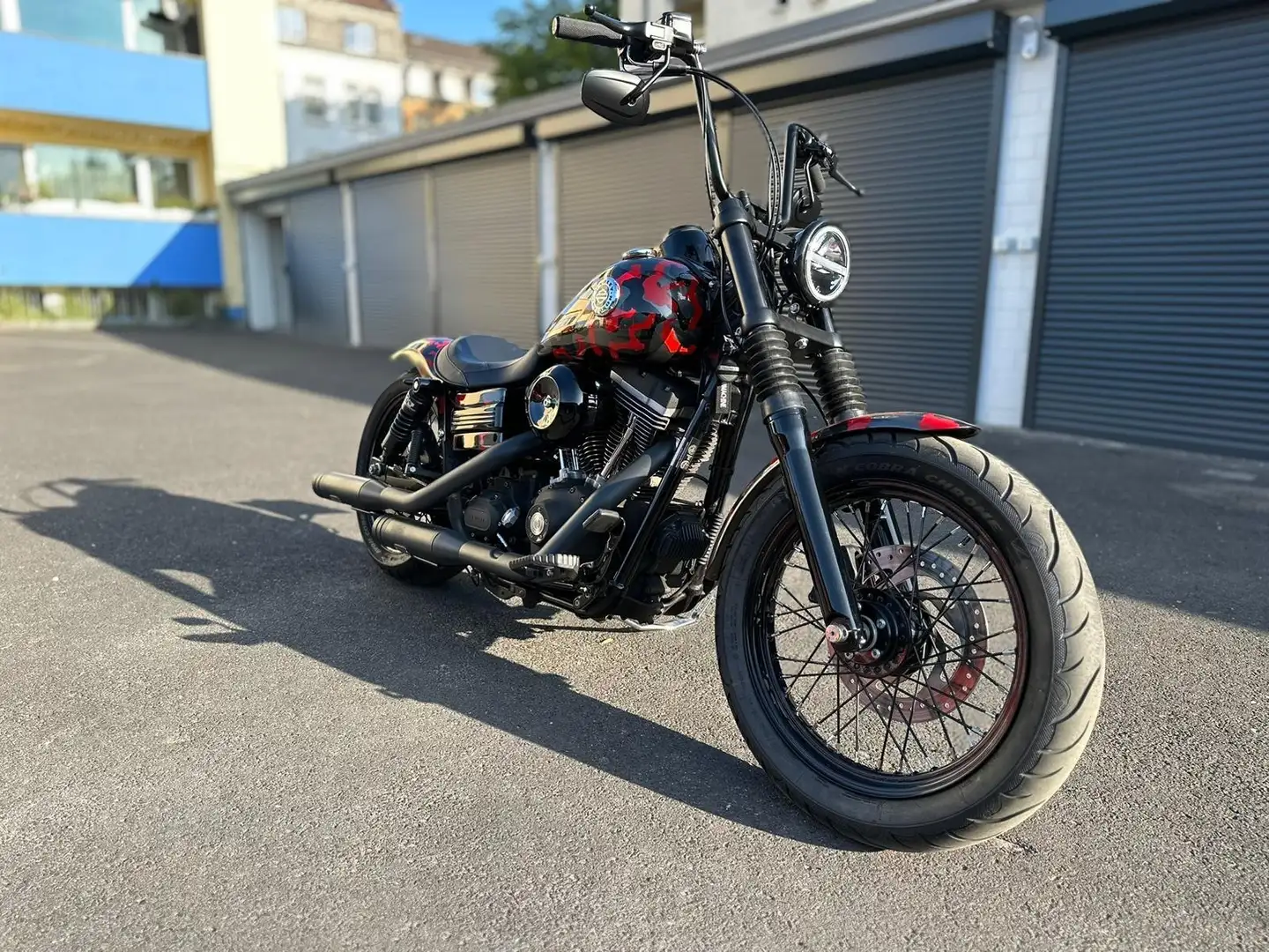 Harley-Davidson Dyna Street Bob Červená - 1
