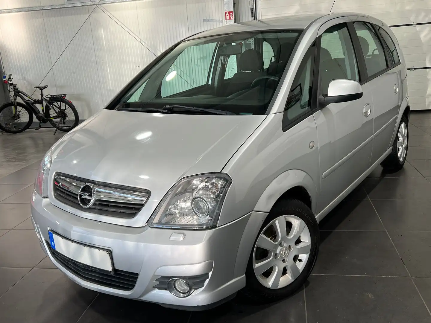 Opel Meriva 1.6 **SHZ*ALU*Klima*el.Fenster*CD** Silber - 1