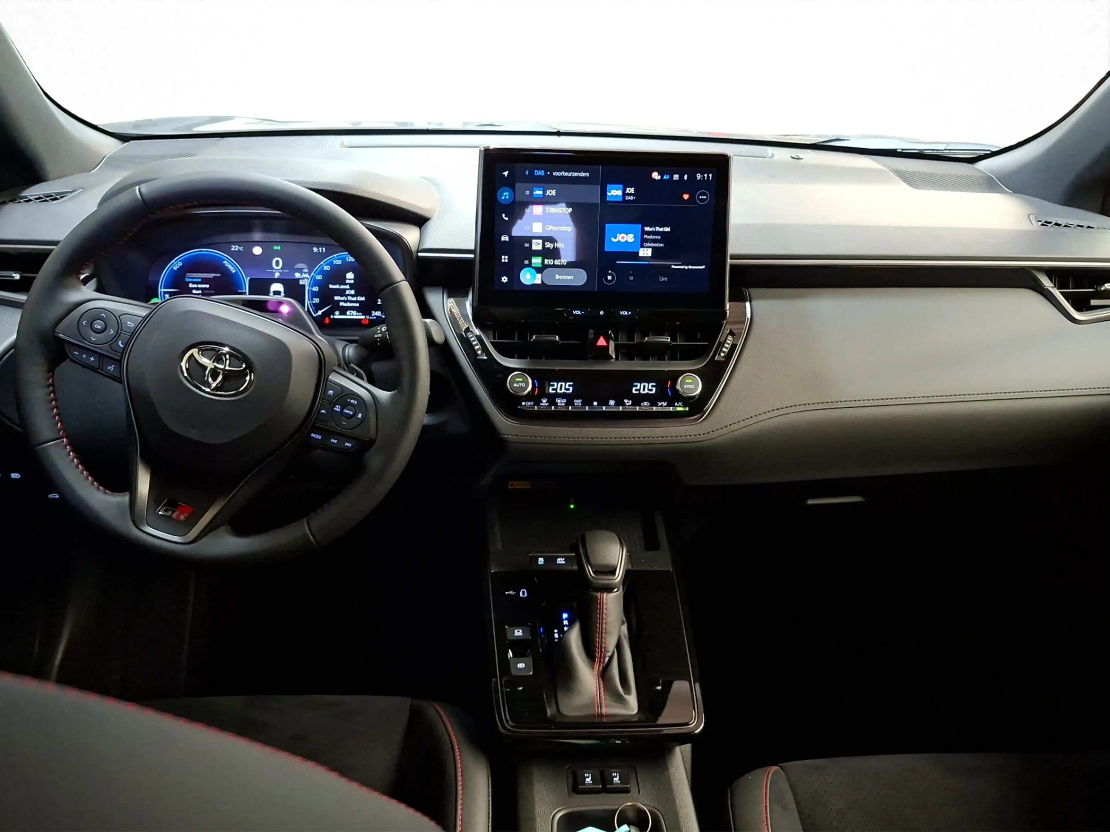 Toyota Corolla Cross Hybrid 180 GR Sport — photo 9