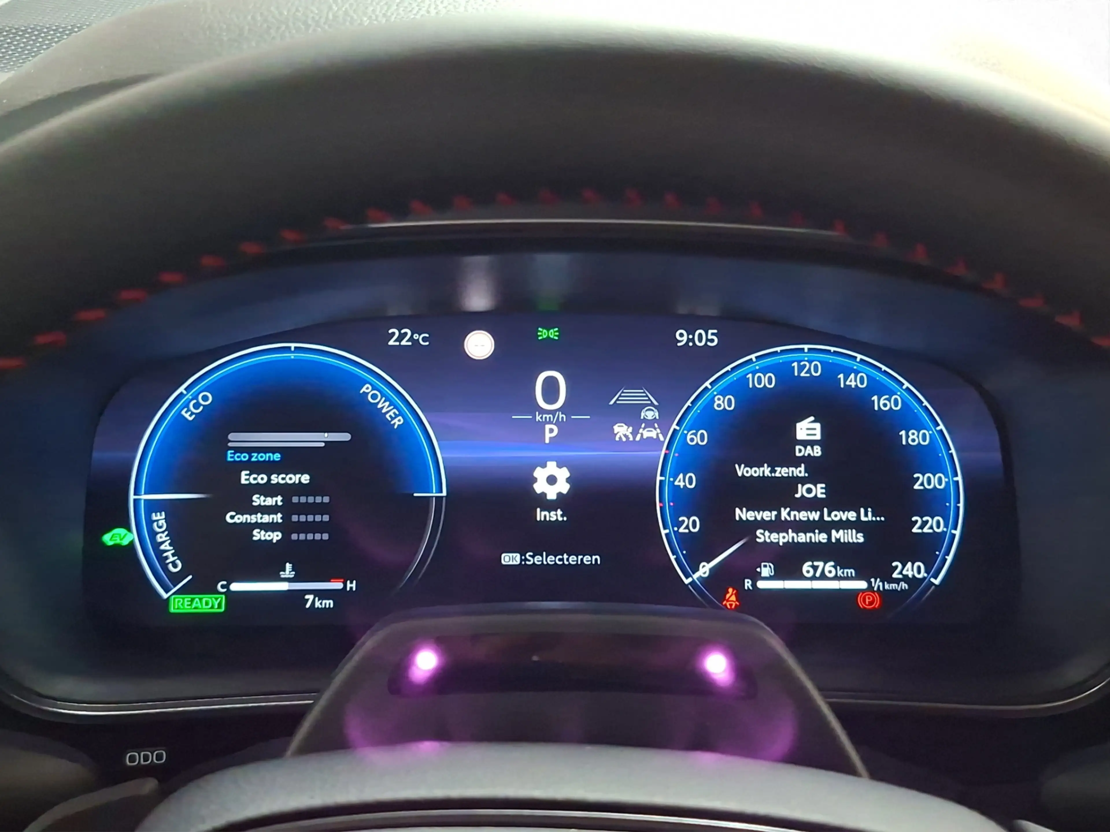 Toyota Corolla Cross Hybrid 180 GR Sport — photo 10