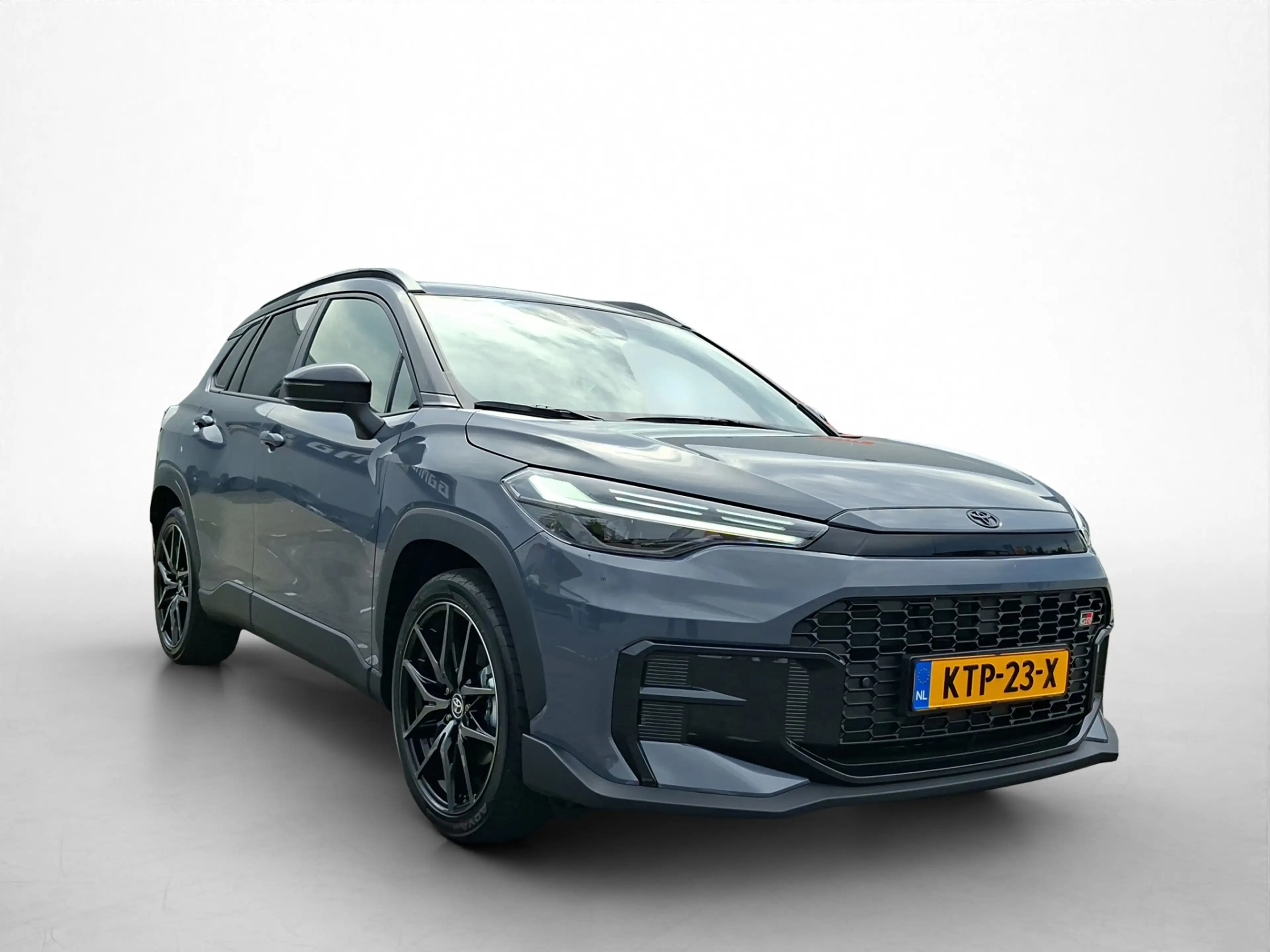 Toyota Corolla Cross Hybrid 180 GR Sport — photo 3