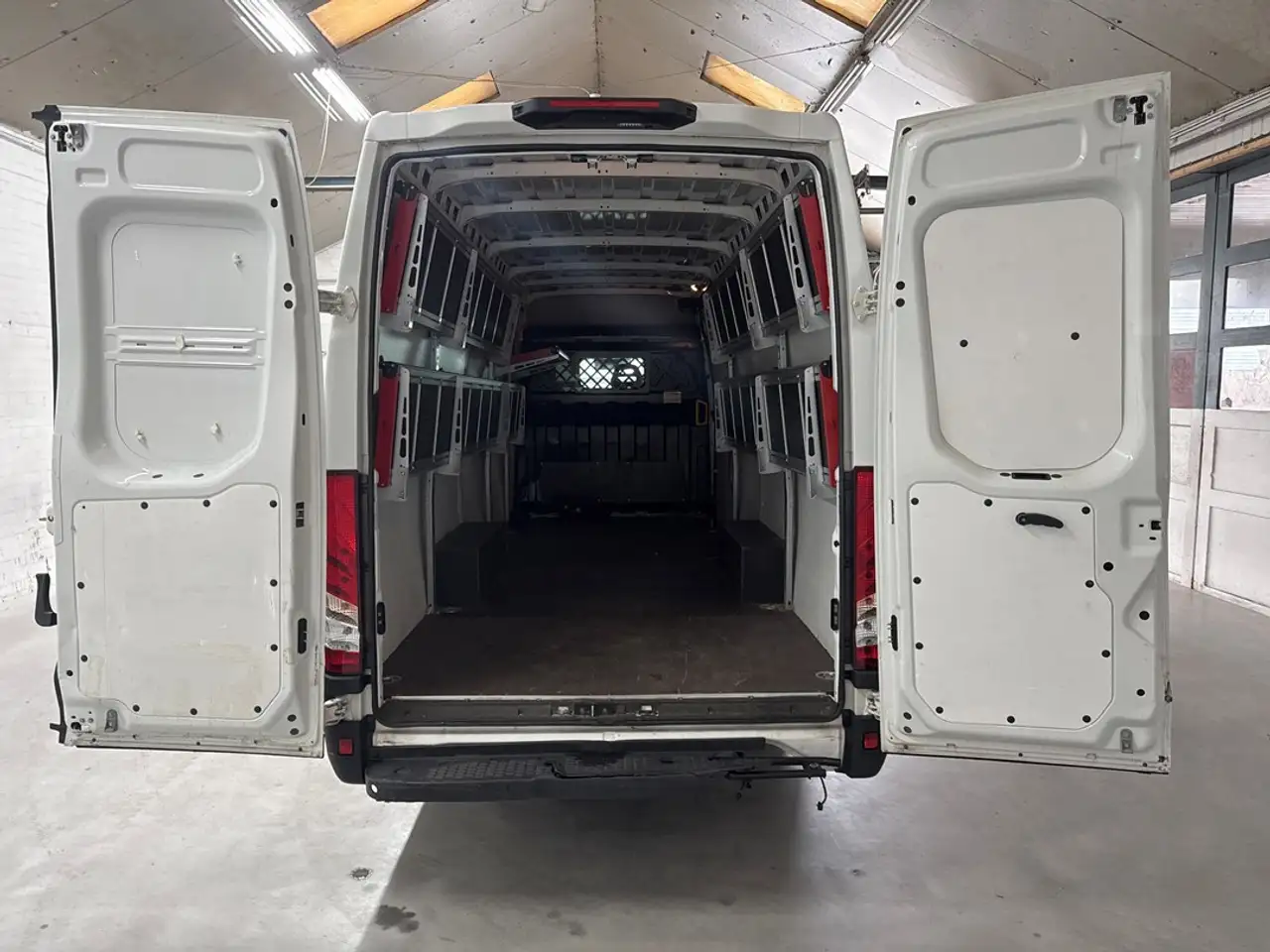 Iveco Daily 2024 — фото 12