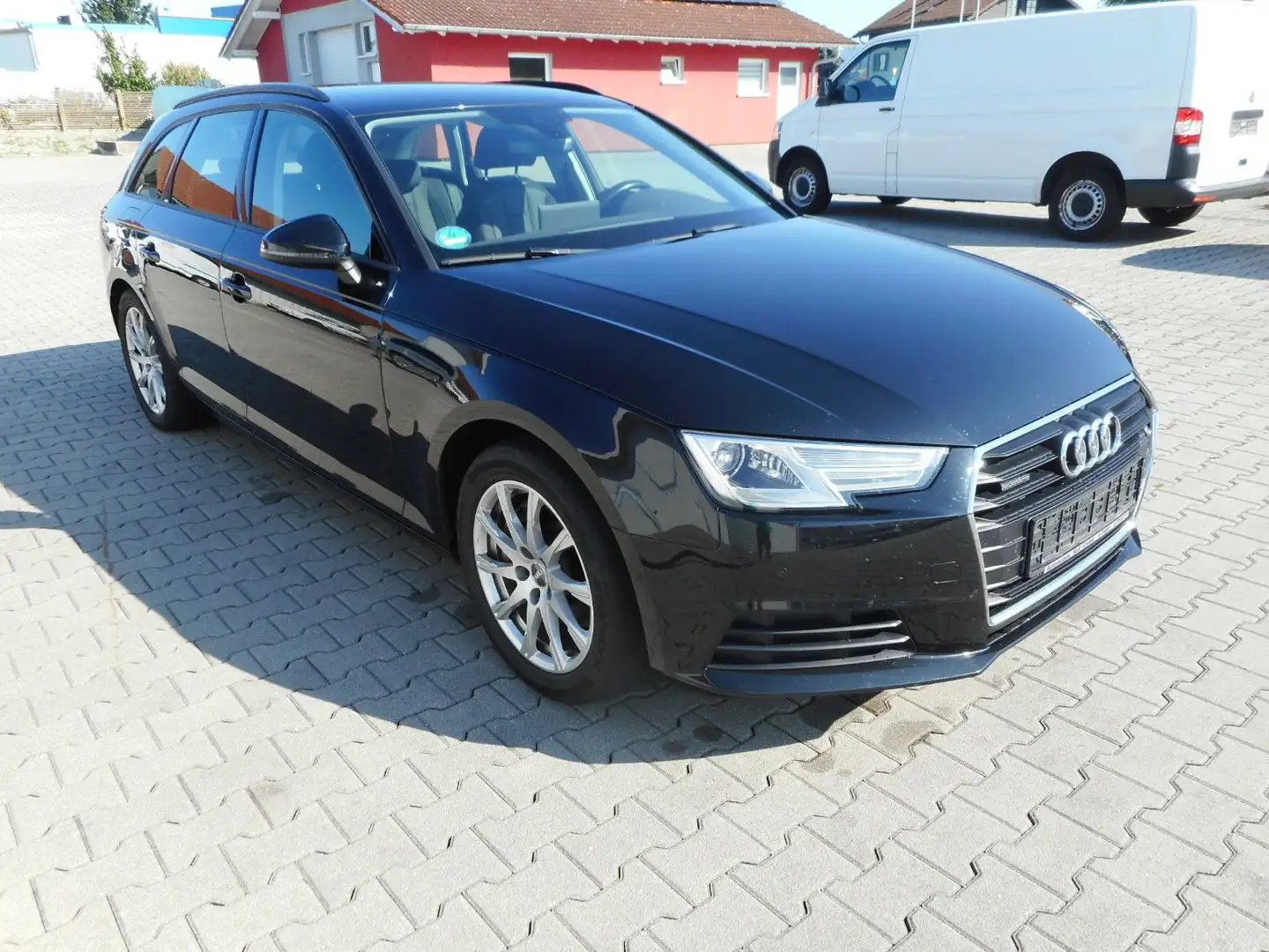 Audi A4 Avant Quattro 2.0 tdi AHK PDC NAVI Schwarz - 1