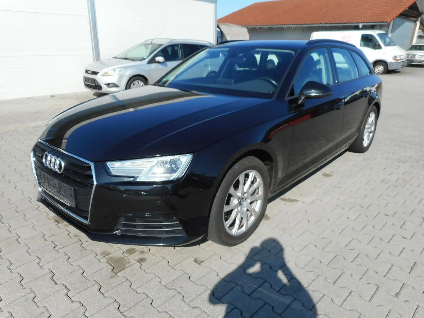 Audi A4 Avant Quattro 2.0 tdi AHK PDC NAVI Schwarz - 2