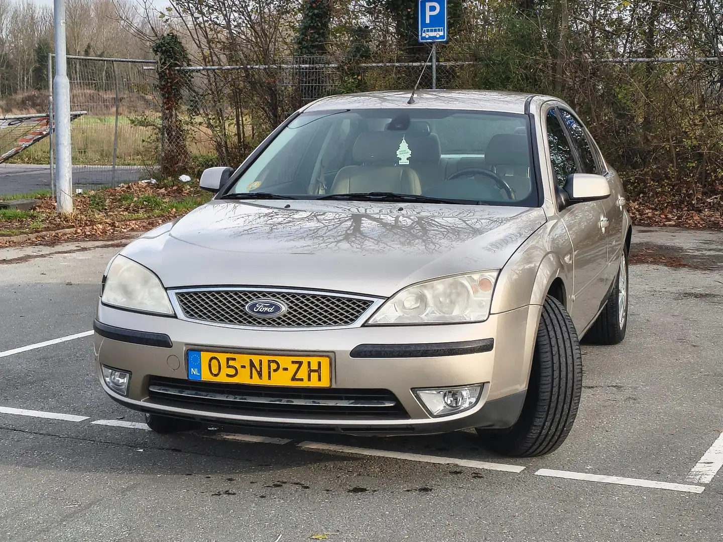 Ford Mondeo Mondeo 2.0-16V Ghia Exec. Beige - 1